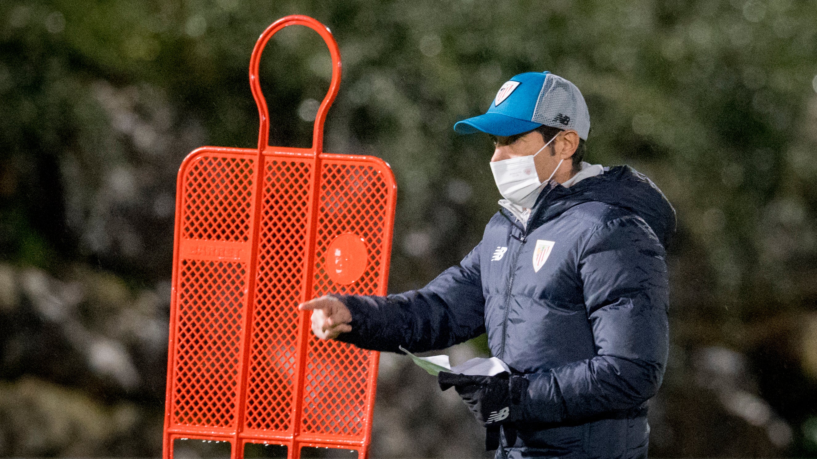 Marcelino ya ejerce como técnico del Athletic: firma su contrato y dirige su primer entrenamiento Marcelino ya ejerce como técnico del Athletic: firma su contrato y dirige su primer entrenamiento