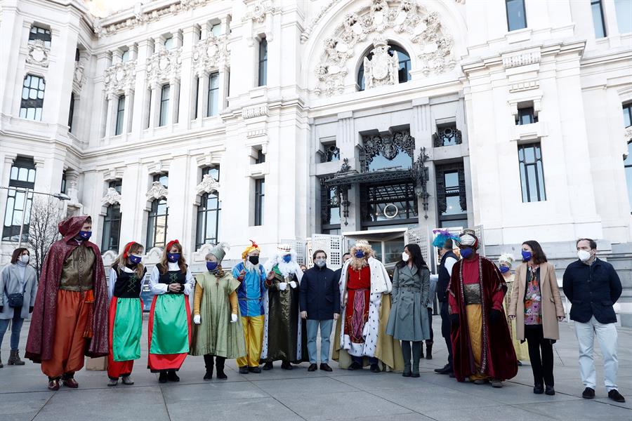 VÍDEO | El ocurrente baile de los Reyes Magos con José Luis Martínez-Almeida, Begoña Villacís y Andrea Levy VÍDEO | El ocurrente baile de los Reyes Magos con José Luis Martínez-Almeida, Begoña Villacís y Andrea Levy
