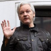 Foto de archivo del fundador de Wikileaks, Julian Assange, en la Embajada de Ecuador en Londres (Reino Unido)