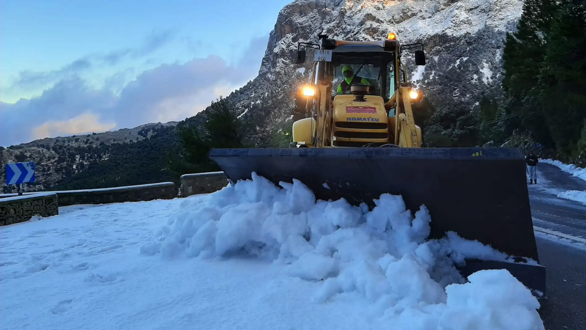 La nieve en la Serra de Tramuntana provoca gran afluencia de coches