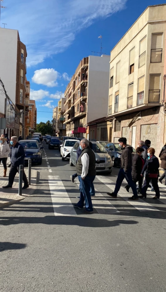 Concentración de vecinos del barrio Puertas Coloradas de Elche. Concentración de vecinos del barrio Puertas Coloradas de Elche.