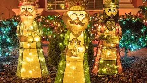 Los Reyes Magos han llegado a Galicia Los concellos organizan cabalgatas alternativas