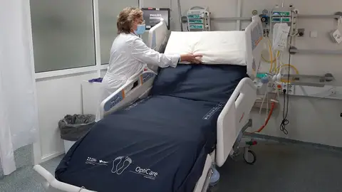Bajan ligeramente las hospitalizaciones y los ingresos en UCI por coronavirus en España Bajan ligeramente las hospitalizaciones y los ingresos en UCI por coronavirus en España