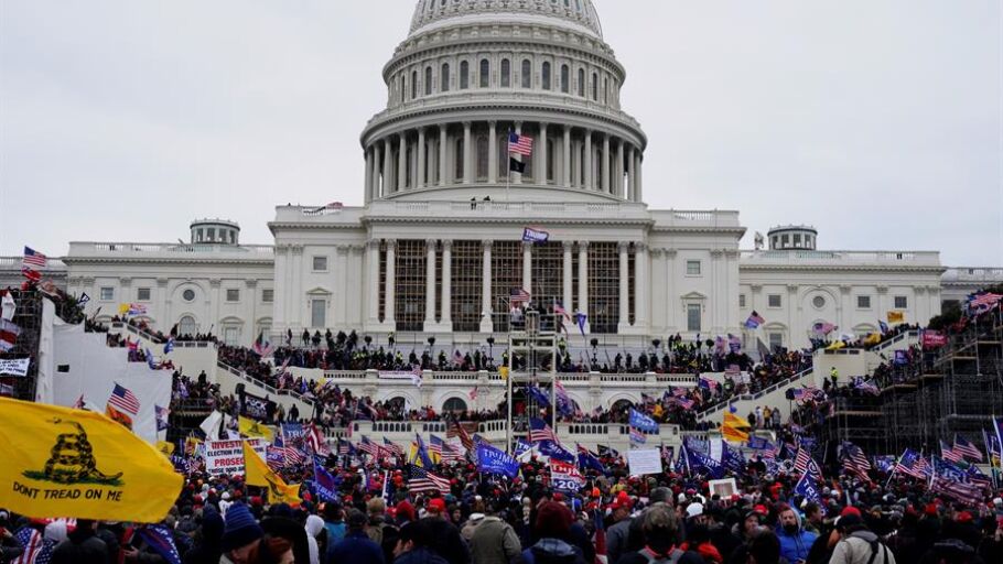 Seguidores de Donald Trump asaltan el Capitolio en contra de la victoria de Joe Biden.