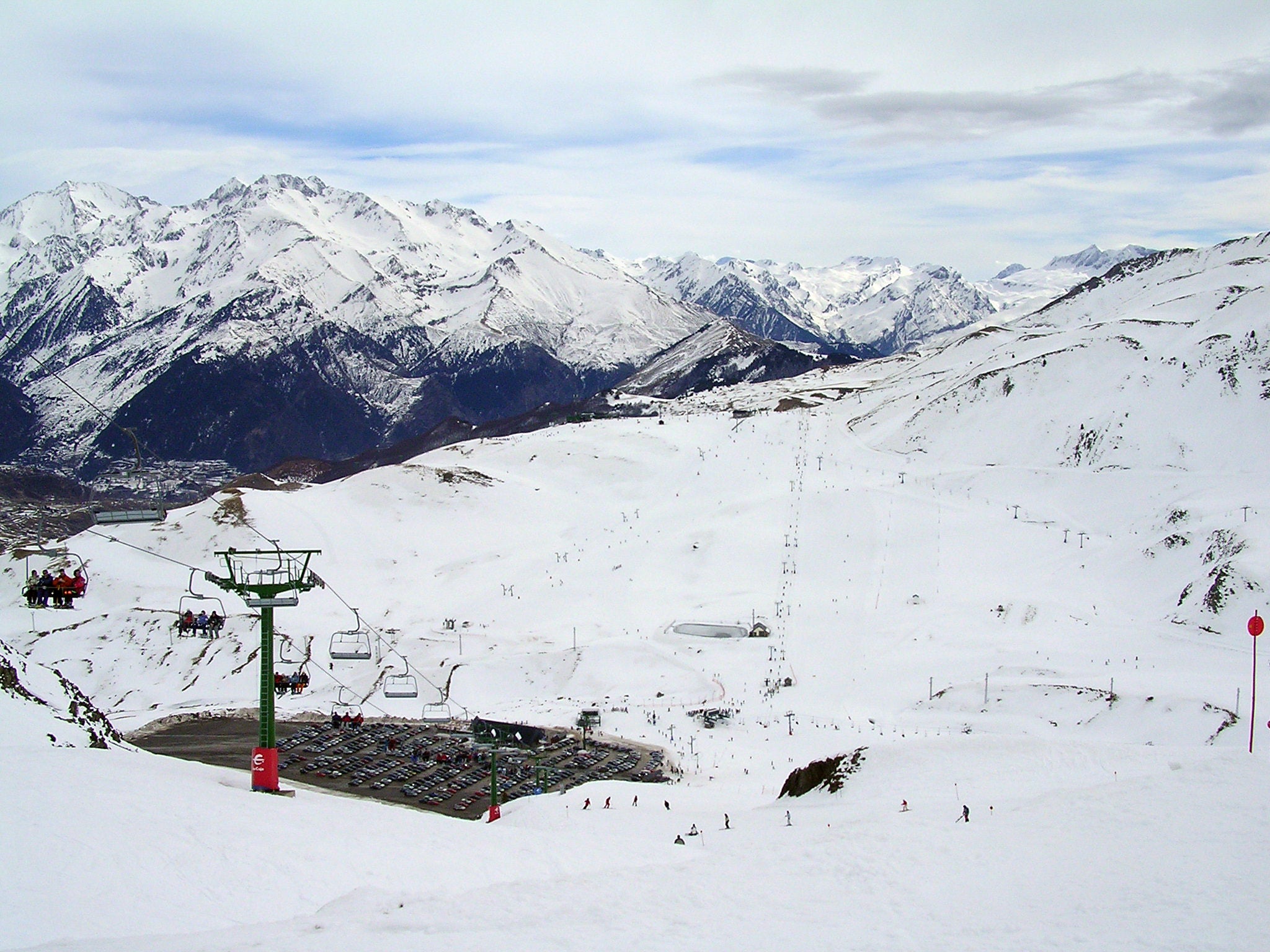 Ultimátum de los alcaldes del Pirineo a Lambán para que abra las estaciones de esquí Ultimátum de los alcaldes del Pirineo a Lambán para que abra las estaciones de esquí