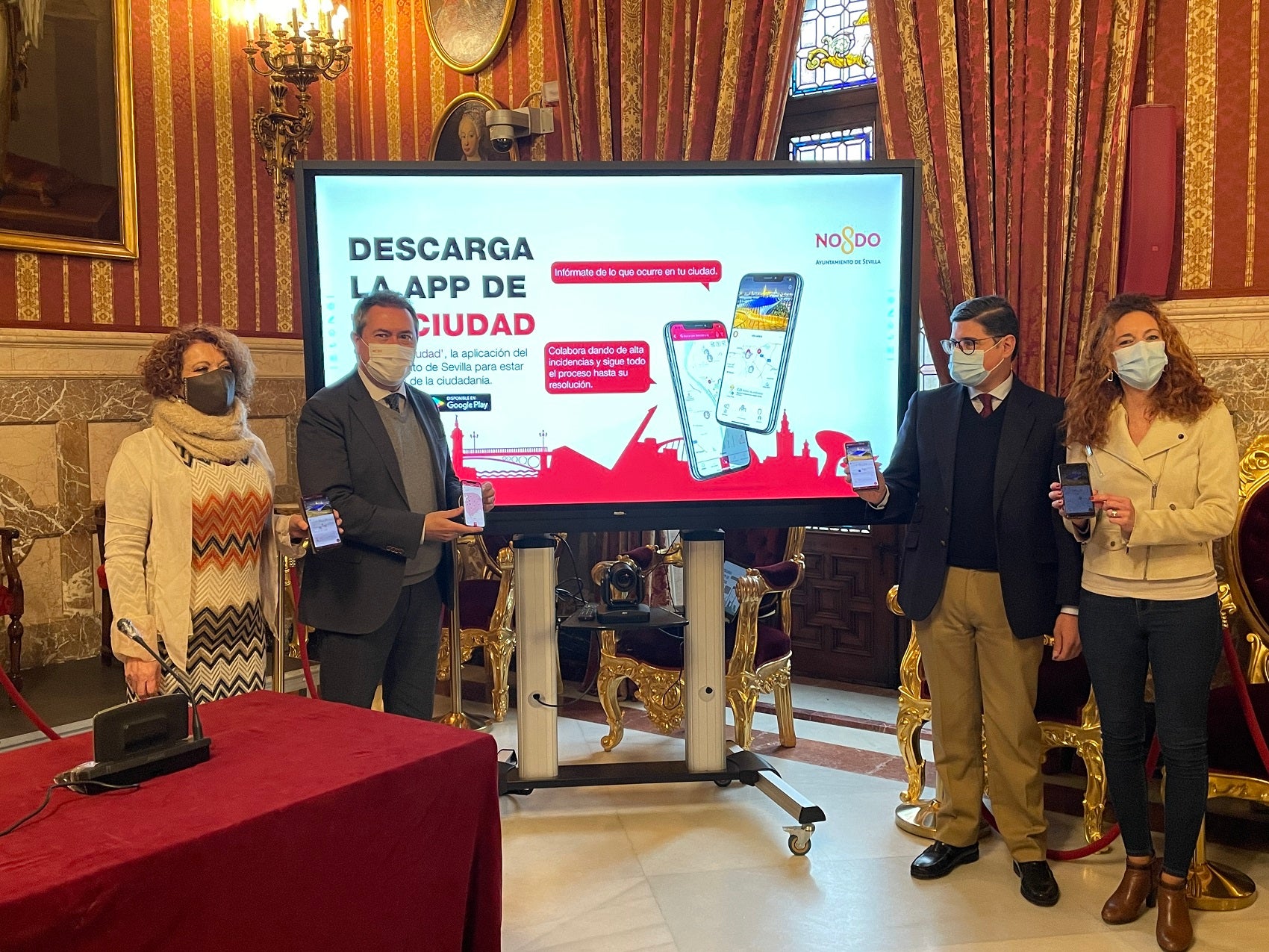 Presentada una nueva aplicación móvil que va a centralizar las demandas de los ciudadanos y a mejorar la relación de los sevillanos con el Ayuntamiento Presentada una nueva aplicación móvil que va a centralizar las demandas de los ciudadanos y a mejorar la relación de los sevillanos con el Ayuntamiento