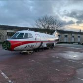 Curiosidades: Un avión Falcon en un patio de un centro educativo de Formación Profesional de Lugo