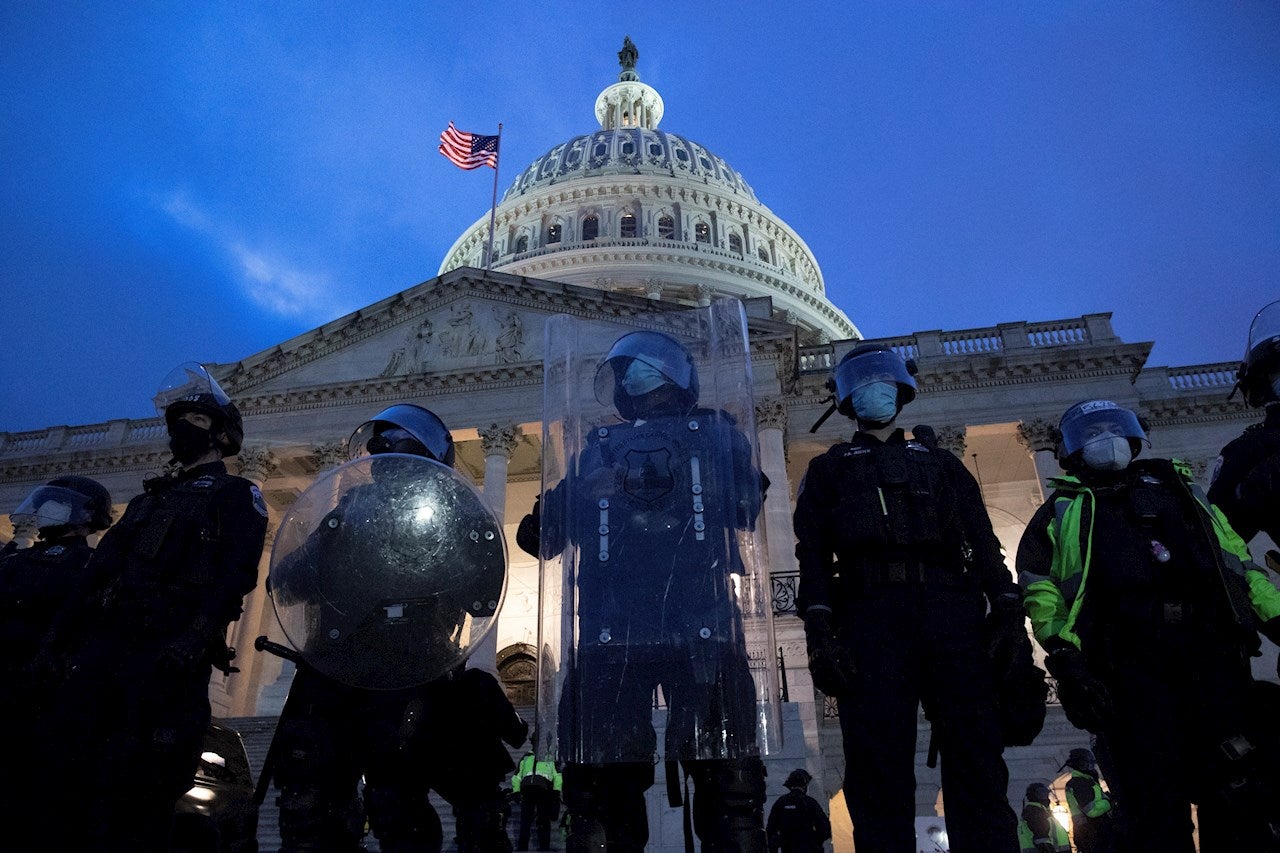 Asalto al Capitolio y última hora de los disturbios, en directo: últimas noticias de Estados Unidos hoy Asalto al Capitolio y última hora de los disturbios, en directo: últimas noticias de Estados Unidos hoy