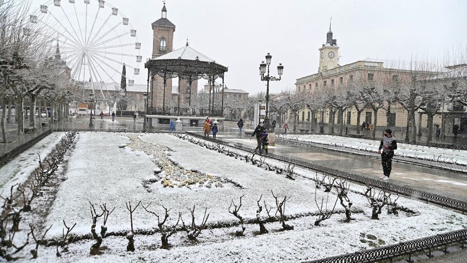 La nieve tambi&eacute;n se ha dejado ver en Alcal&aacute; de Henares (Madrid)