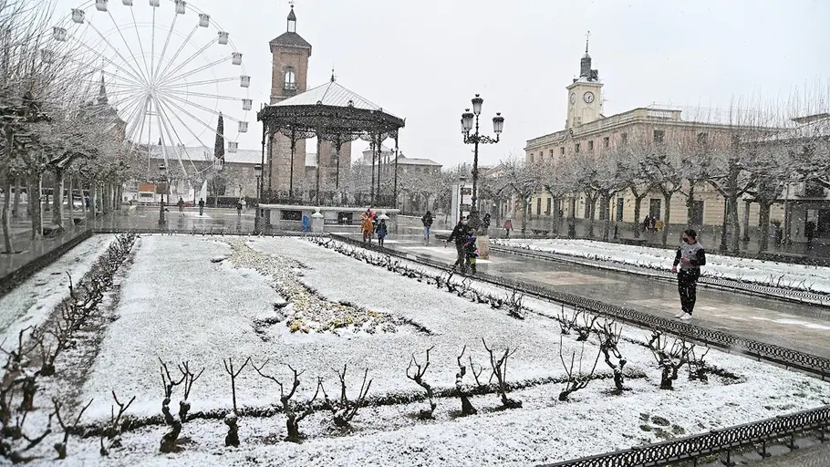 La nieve también se ha dejado ver en Alcalá de Henares (Madrid) La nieve también se ha dejado ver en Alcalá de Henares (Madrid)