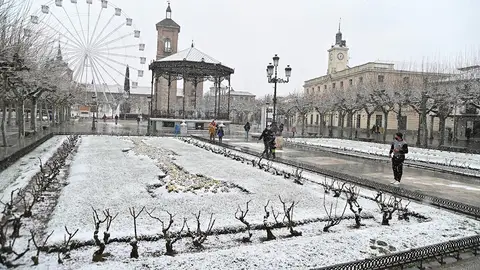 La nieve también se ha dejado ver en Alcalá de Henares (Madrid) La nieve también se ha dejado ver en Alcalá de Henares (Madrid)
