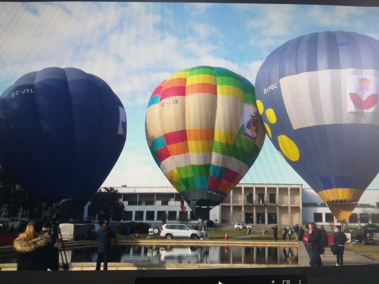 Han sobrevolado la ciudad en globo aeroestático. Han sobrevolado la ciudad en globo aeroestático.