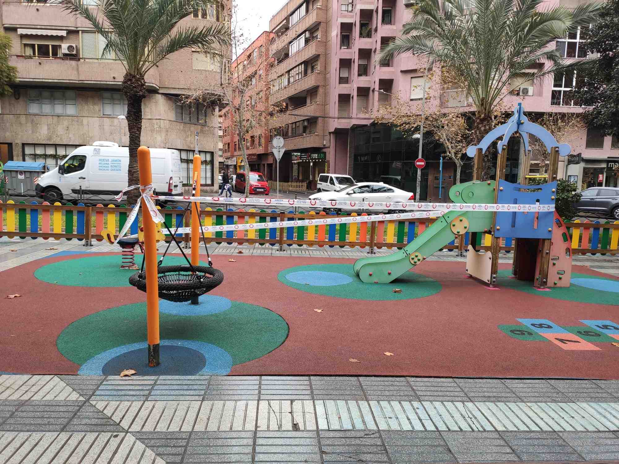 Cierran las áreas de juegos infantiles y organizan un operativo para vigilar el cierre de la hostelería Cierran las áreas de juegos infantiles y organizan un operativo para vigilar el cierre de la hostelería