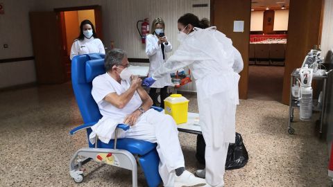 Empieza la vacunaci&oacute;n en el personal de Departamento de Salud de Sagunto