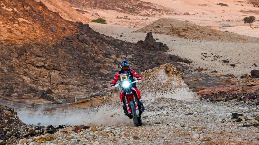 Un heroico Barreda tira de épica para seguir en el Dakar Un heroico Barreda tira de épica para seguir en el Dakar