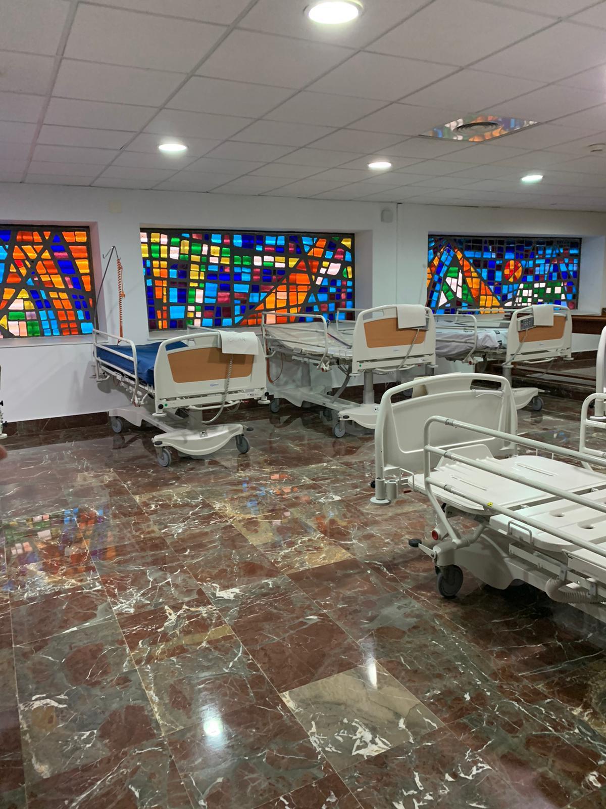 El Hospital General de Elche ronda la veintena de ingresos por covid-19 en una noche y adapta la Capilla y el gimnasio para ingresos de pacientes con otras patologías El Hospital General de Elche ronda la veintena de ingresos por covid-19 en una noche y adapta la Capilla y el gimnasio para ingresos de pacientes con otras patologías