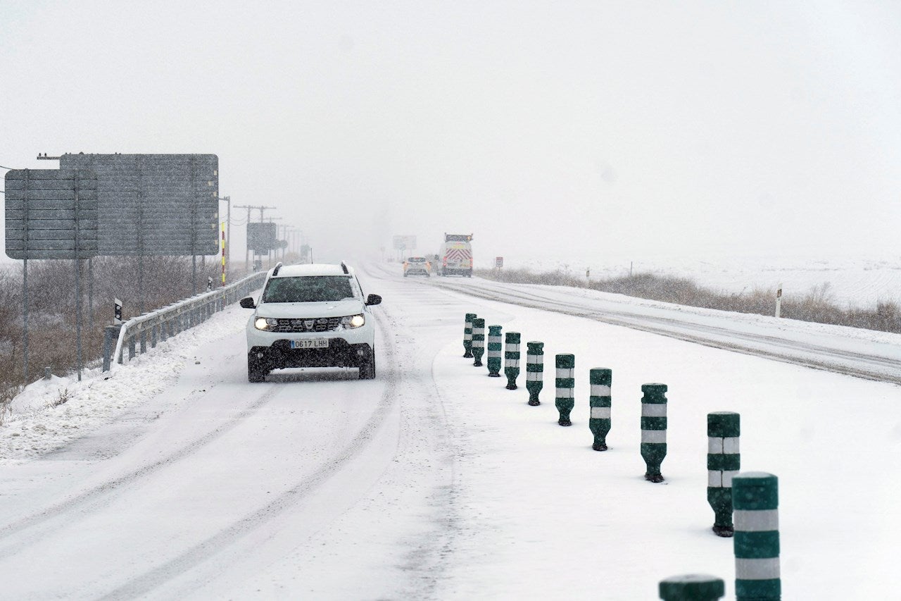 Nieve en España hoy, carreteras cortadas, estado del tráfico y últimas noticias del temporal Filomena Nieve en España hoy, carreteras cortadas, estado del tráfico y últimas noticias del temporal Filomena