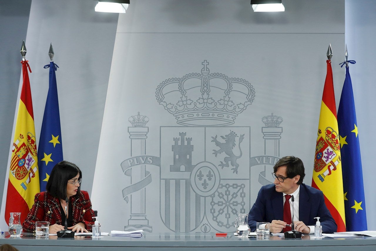 El Gobierno augura "semanas duras" y llama a "vacunar y vacunar" El Gobierno augura "semanas duras" y llama a "vacunar y vacunar"