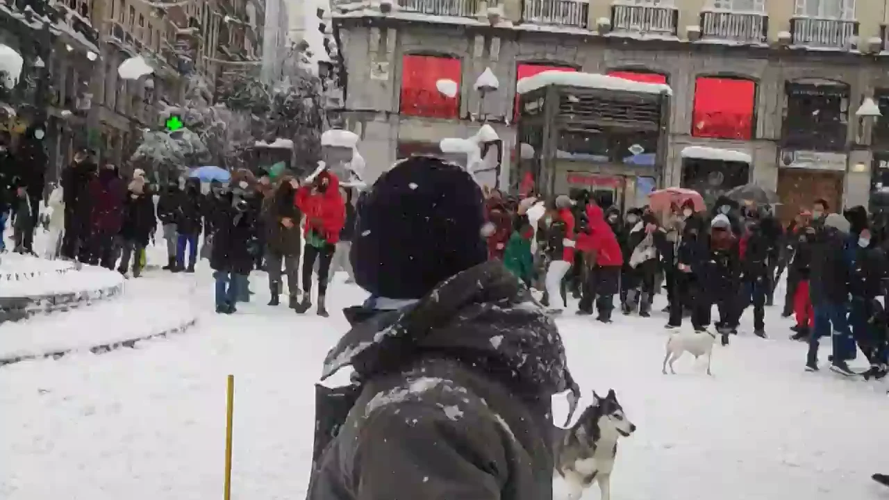 Guerra de bolas de nieve en Madrid Guerra de bolas de nieve en Madrid