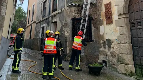 Desalojadas veinte personas tras un incendio en Cuenca Desalojadas veinte personas tras un incendio en Cuenca