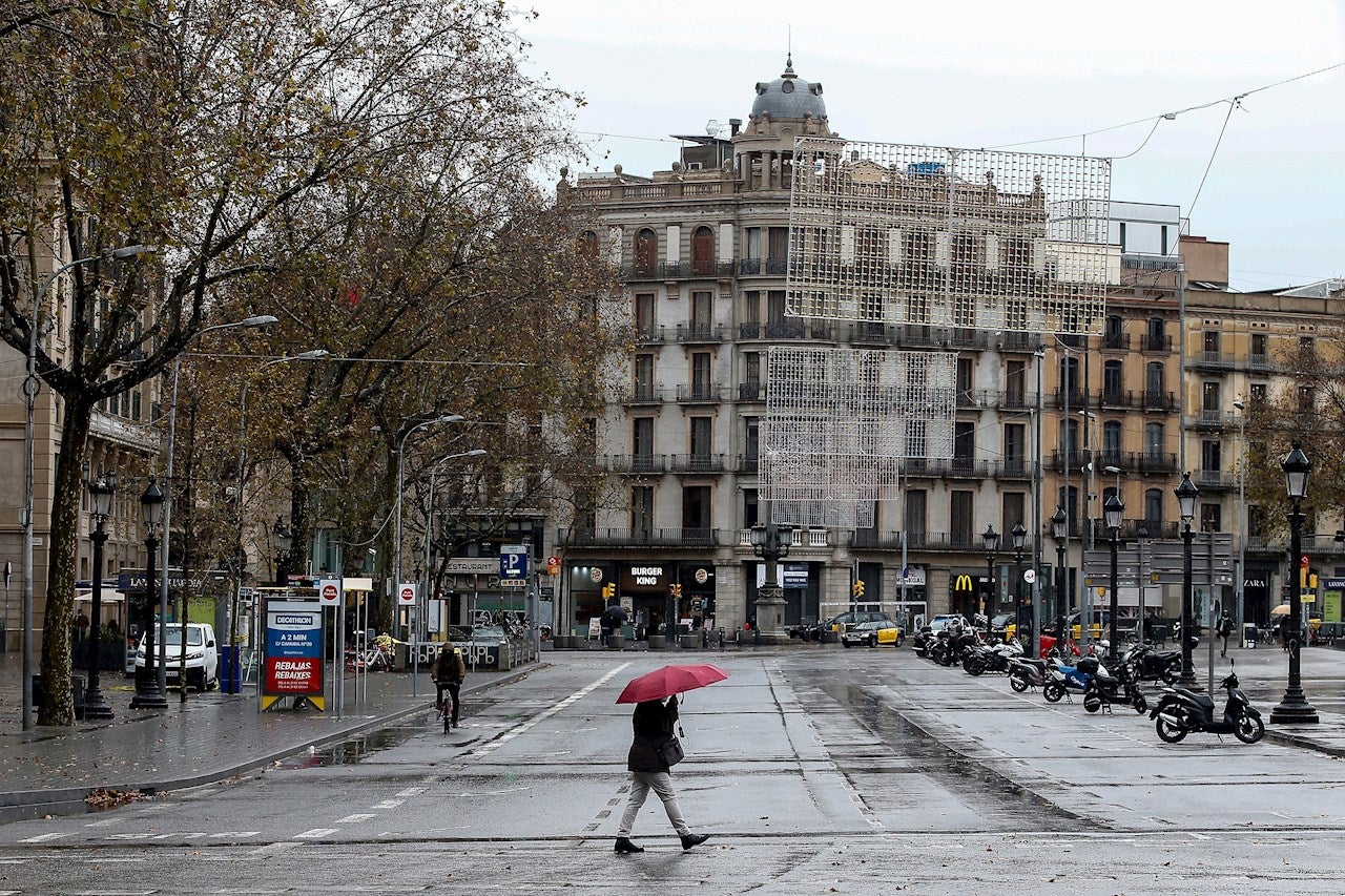 Desalojada de nuevo la estación de Plaça Catalunya por sospechas de una bomba en una papelera Desalojada de nuevo la estación de Plaça Catalunya por sospechas de una bomba en una papelera
