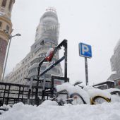 La Gran Vía de Madrid cubierta por la nieve