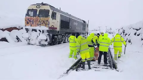 Vista de los trabajos de retirada de la nieve en vías Teruel, tras el paso de la borrasca Filomena Vista de los trabajos de retirada de la nieve en vías Teruel, tras el paso de la borrasca Filomena