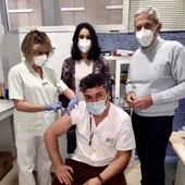 Fuimos el primer departamento de salud en vacunar a los sanitarios Fuimos el primer departamento de salud en vacunar a los sanitarios