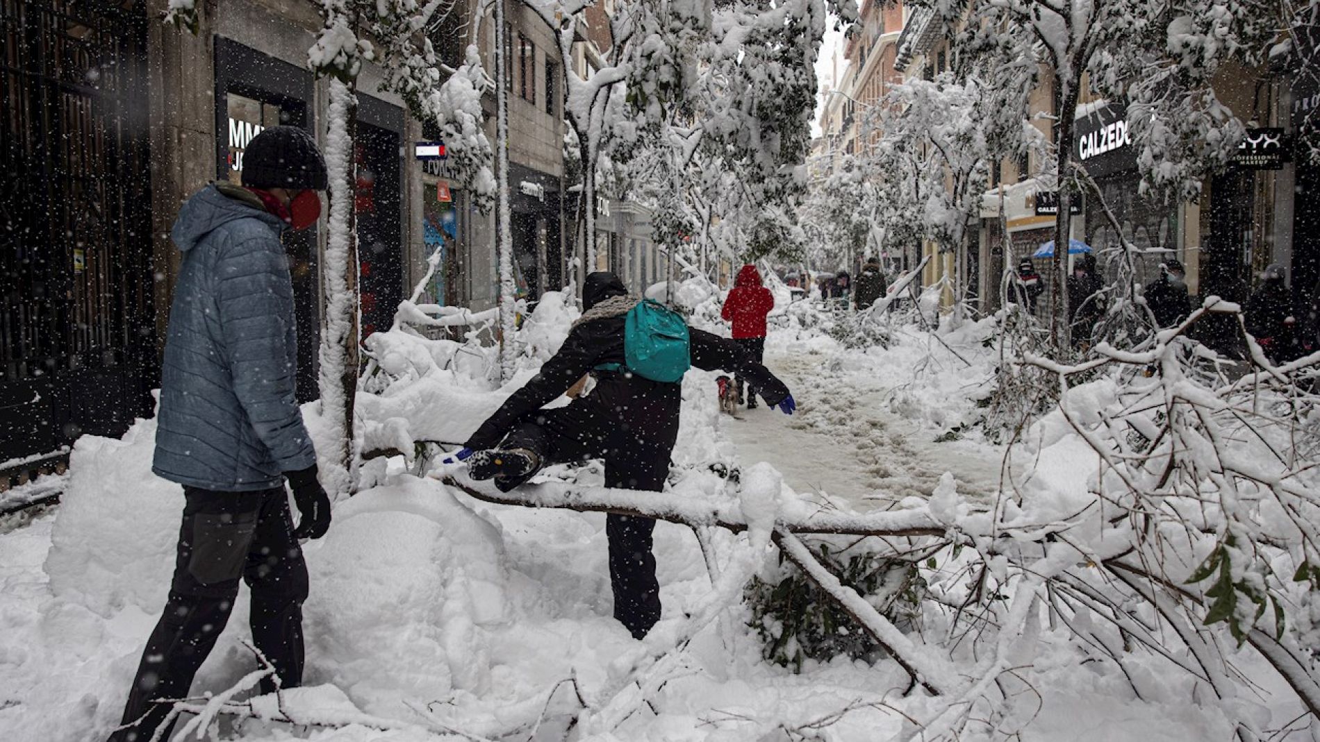 Que zapatos deben best sale usarse en la nieve