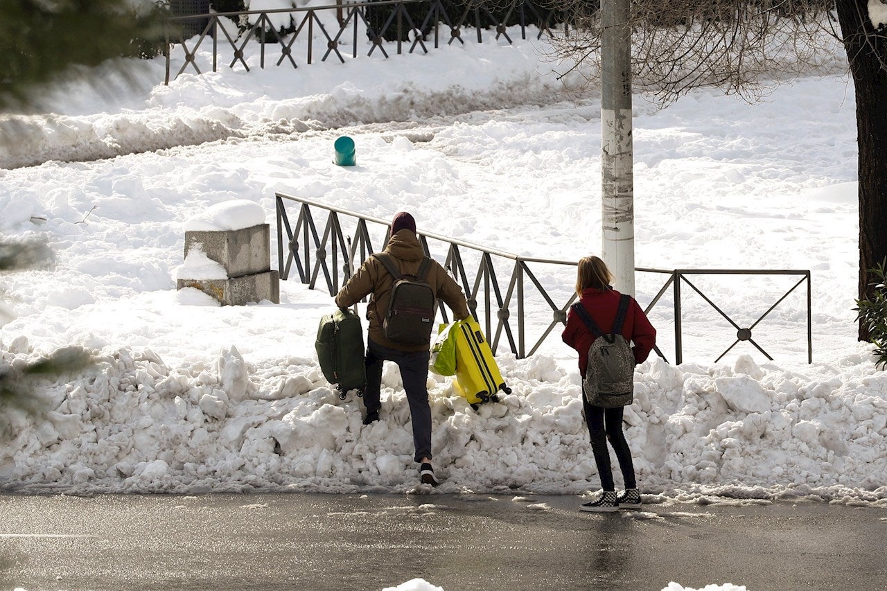 Nieve Madrid, estado del tráfico y carreteras cortadas por el temporal en España Nieve Madrid, estado del tráfico y carreteras cortadas por el temporal en España