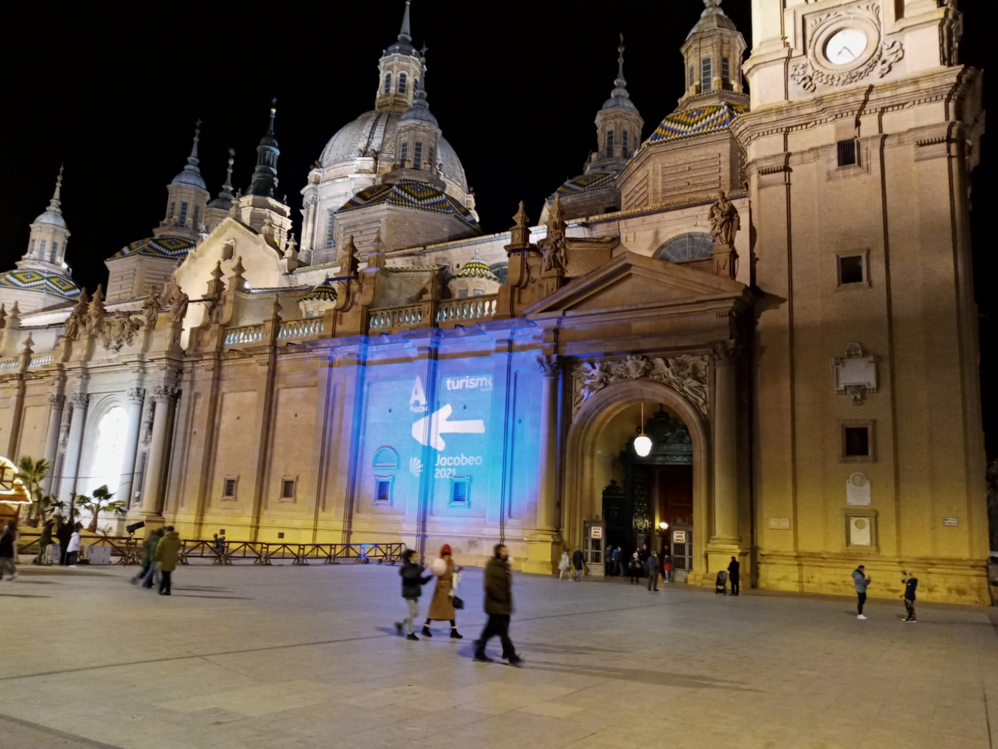 Aragón se viste de azul para acoger el comienzo del Año Santo Compostelano Aragón se viste de azul para acoger el comienzo del Año Santo Compostelano