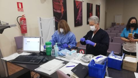 Vacunas preparadas para su administraci&oacute;n en el Centro de Salud de Altabix