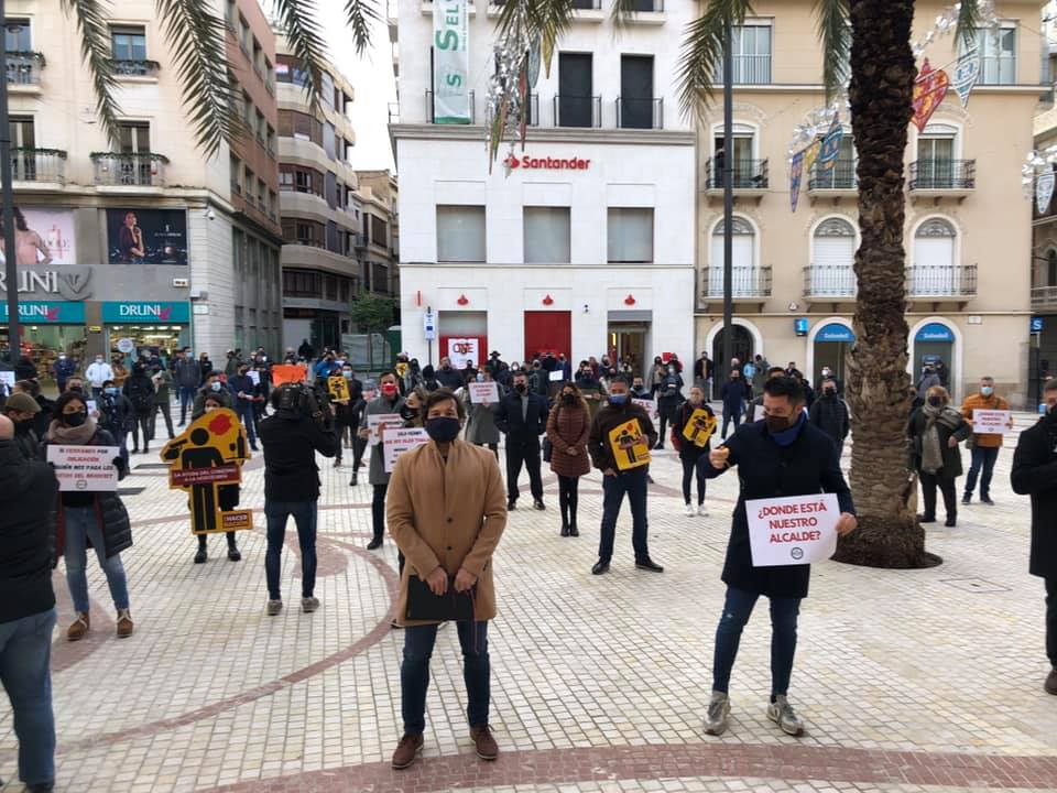 Hostelería Elche mantendrá las movilizaciones hasta que se concedan las ayudas directas a las empresas Hostelería Elche mantendrá las movilizaciones hasta que se concedan las ayudas directas a las empresas