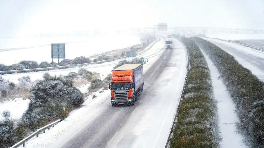 Nieve en la autovía A-23 en Santa Eulalia (Teruel) Nieve en la autovía A-23 en Santa Eulalia (Teruel)