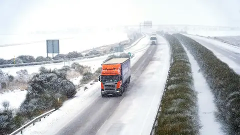 Nieve en la autovía A-23 en Santa Eulalia (Teruel) Nieve en la autovía A-23 en Santa Eulalia (Teruel)