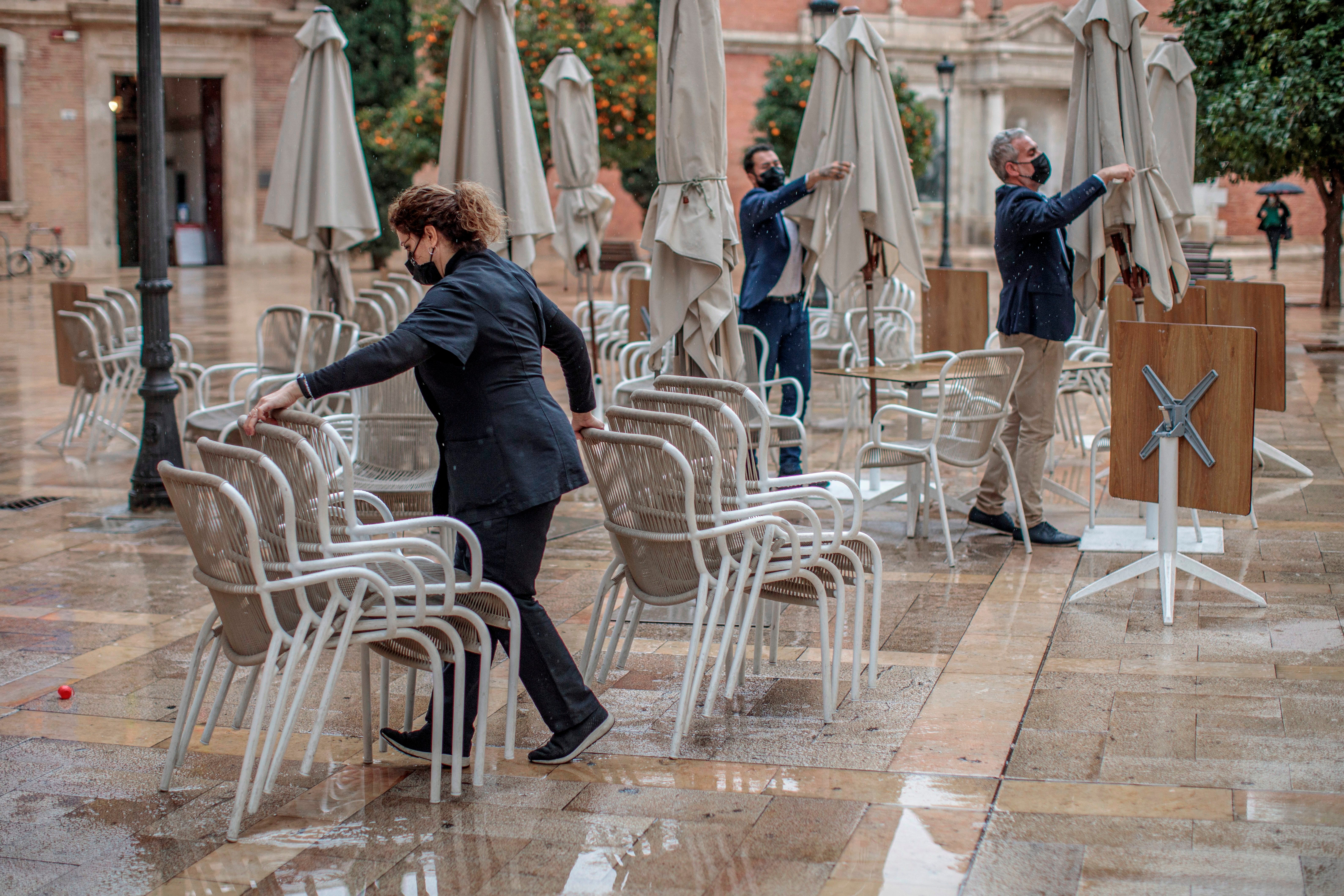 CAEB y Pimeb muestran su "desacuerdo" con las medidas del Govern para Mallorca y reclaman "más ayudas" CAEB y Pimeb muestran su "desacuerdo" con las medidas del Govern para Mallorca y reclaman "más ayudas"