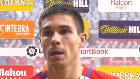 Djuka analiza el partido con el Fuenlabrada en zona mixta El Molinón