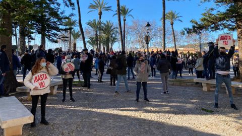 Propietarios de bares y restaurantes de Mallorca se manifiestan contra el cierre decretado por el Govern balear.