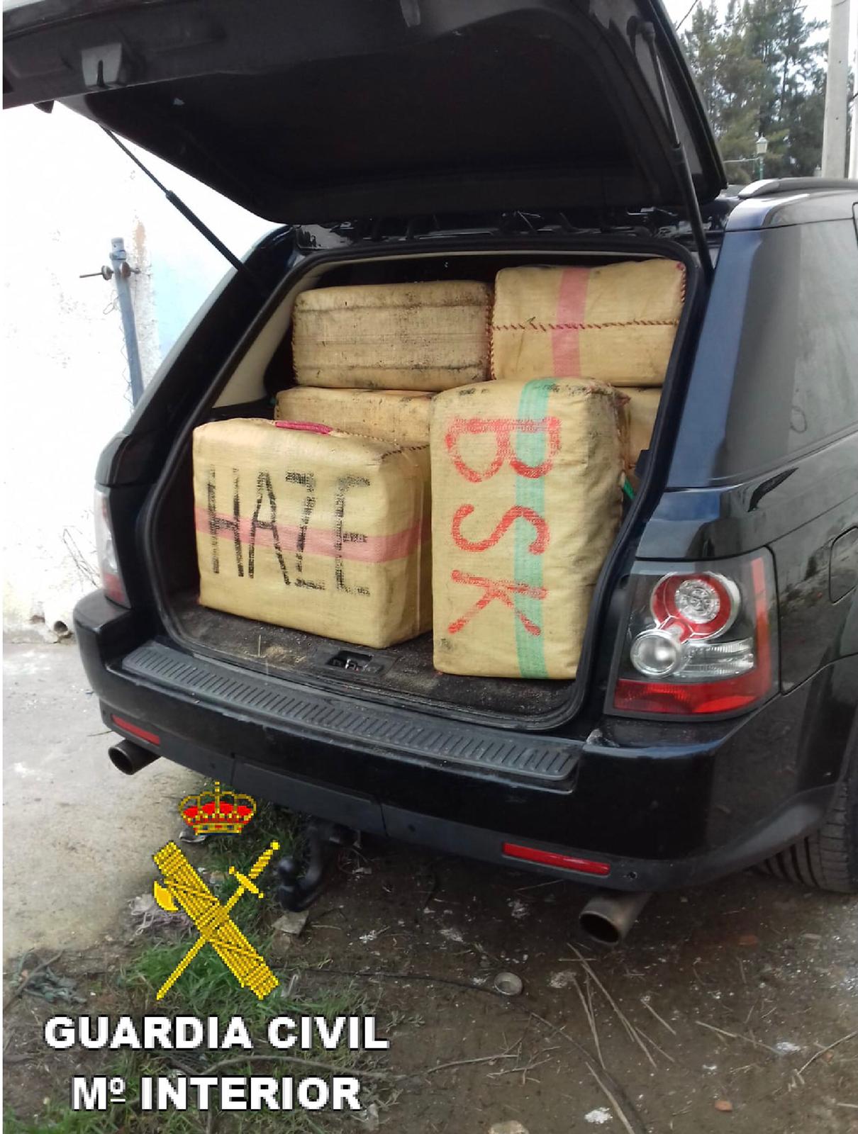 Un detenido tras intervenir 458 kilos de hachís en un coche de alta gama en Pozo del Camino Un detenido tras intervenir 458 kilos de hachís en un coche de alta gama en Pozo del Camino