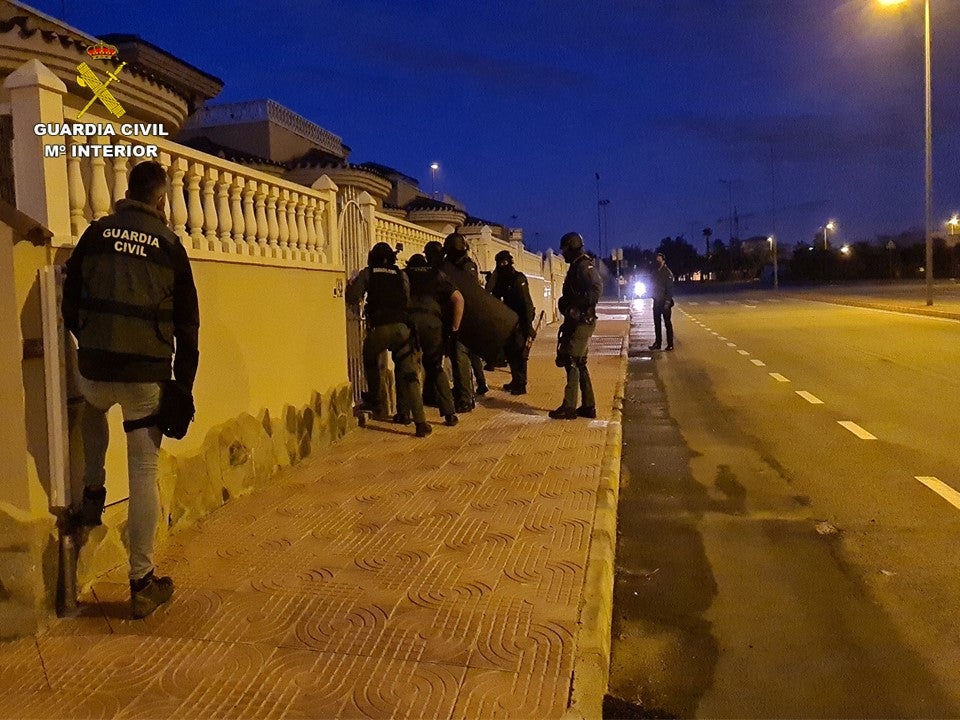 La Guardia Civil desarticula una organización criminal con infraestructura logística en la Vega Baja La Guardia Civil desarticula una organización criminal con infraestructura logística en la Vega Baja