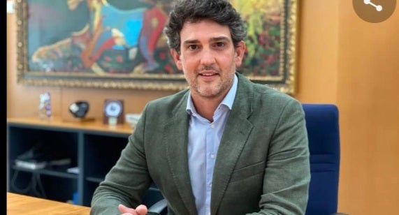 El delegado territorial niega que la Xunta abandone el rural y asegura que hay margen para mejorar el servicio de transporte escolar El delegado territorial niega que la Xunta abandone el rural y asegura que hay margen para mejorar el servicio de transporte escolar