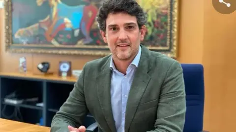 Delegado territorial, Javier Arias Polémica por el transporte escolar