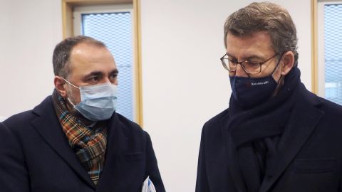  El presidente de la Xunta, Alberto N&uacute;&ntilde;ez Feij&oacute;o, el conselleiro de Sanidad, Julio Garc&iacute;a Comesa&ntilde;a