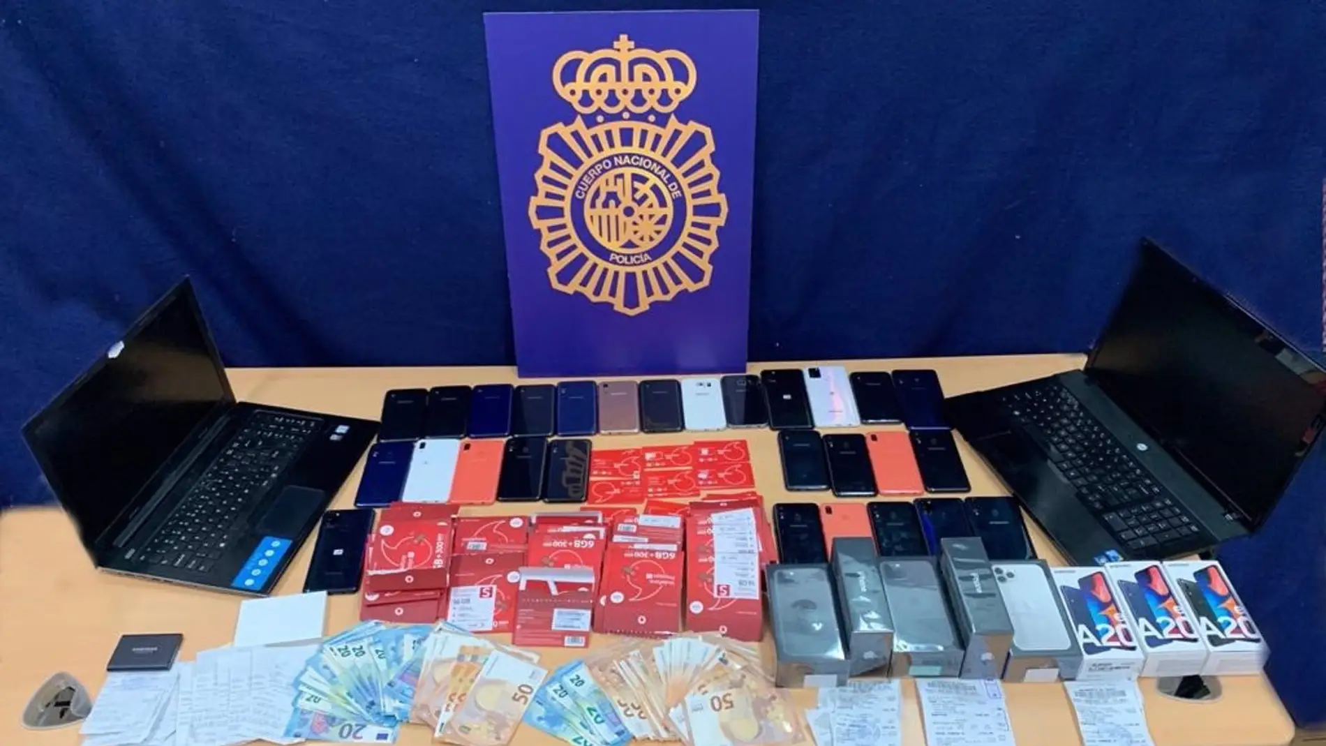 Detienen en València a un joven que robó datos de 4.000 tarjetas bancarias