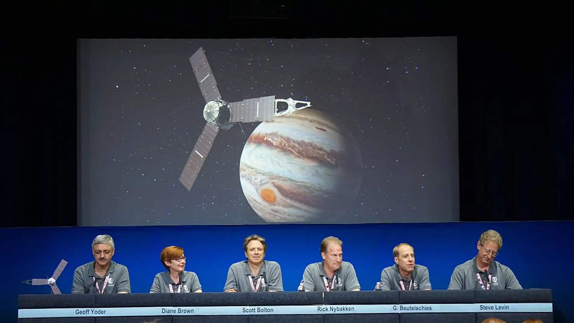 La sonda Juno sobrevuela Júpiter