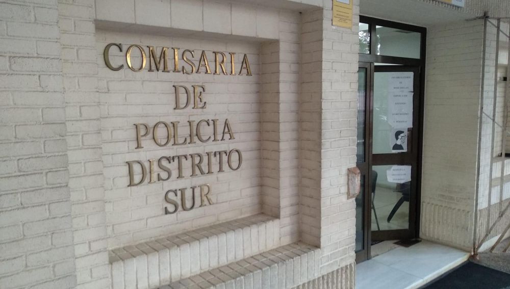 La Policía Nacional detiene a nueve menores de edad por propinar palizas gratuitas a otros jóvenes llegando en ocasiones al robo con violencia La Policía Nacional detiene a nueve menores de edad por propinar palizas gratuitas a otros jóvenes llegando en ocasiones al robo con violencia