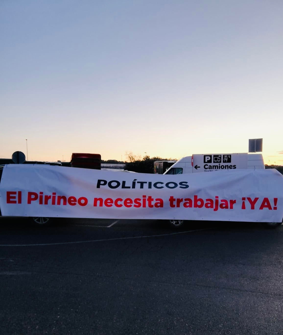 Una caravana de vehículos para exigir que abran las estaciones de esquí Una caravana de vehículos para exigir que abran las estaciones de esquí