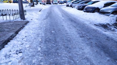 Calle con hielo en Alcal&aacute; de Henares