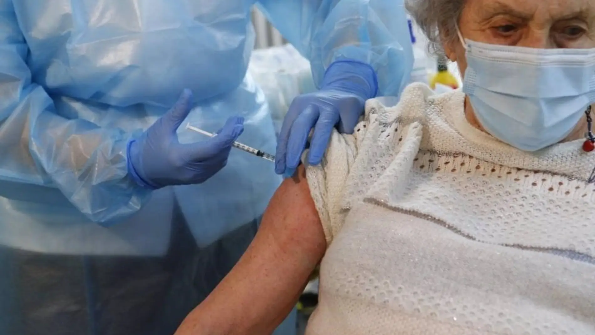 Llegan a Baleares las primeras 600 dosis de la vacuna Moderna contra la COVID-19