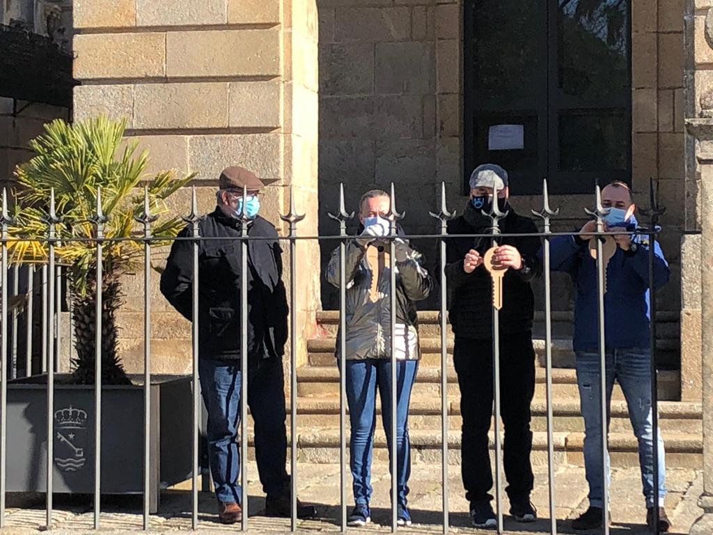 Hostaleiros de Ribadeo amosaron o seu rexeitamento ás novas restricións Hostaleiros de Ribadeo amosaron o seu rexeitamento ás novas restricións